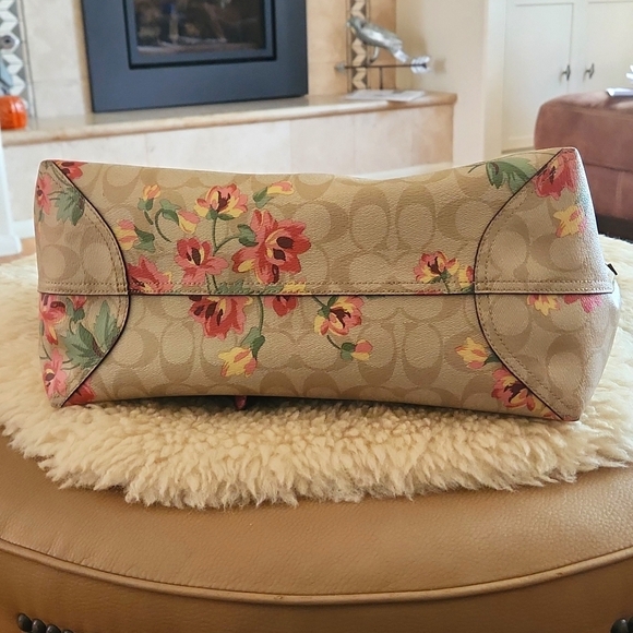 Beautiful Coach Large Reversible Signature Rose & Wallet Tote Set 💐 - Picture 15 of 16